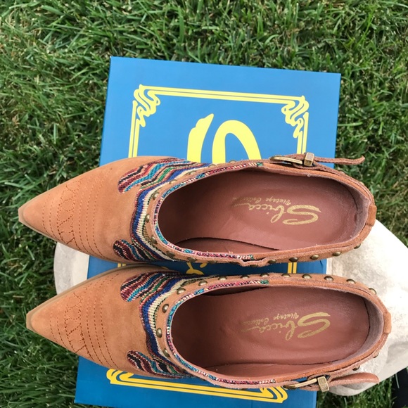 Western Booties Suede w/beautiful tapestry - Picture 3 of 7